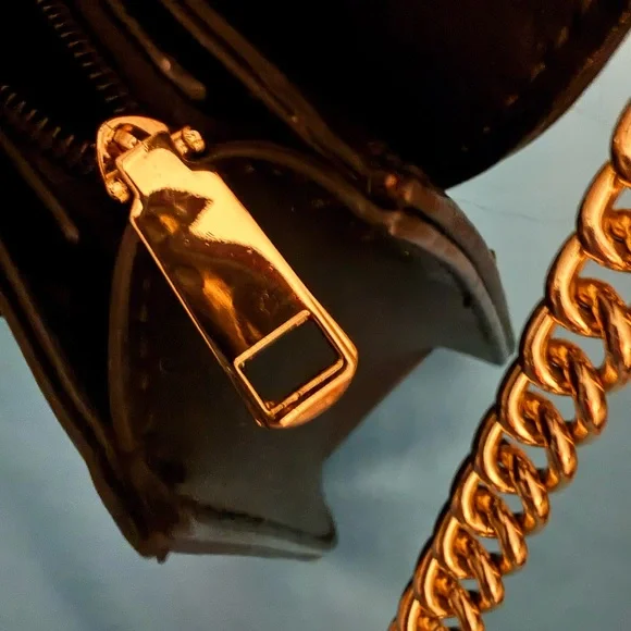 Designer Indpired Black Quilted Leather Shoulder Bag - Picture 7 of 16